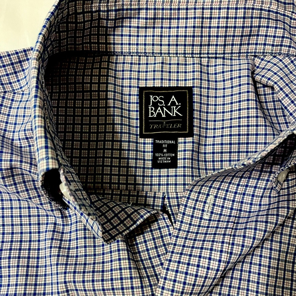 Jos A Bank Traveler s/s shirt, traditional fit